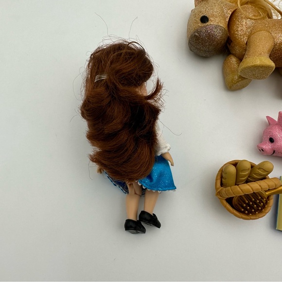 Disney Animators Littles Belle and Mini Figurine Set - 9 Pieces - Picture 5 of 6